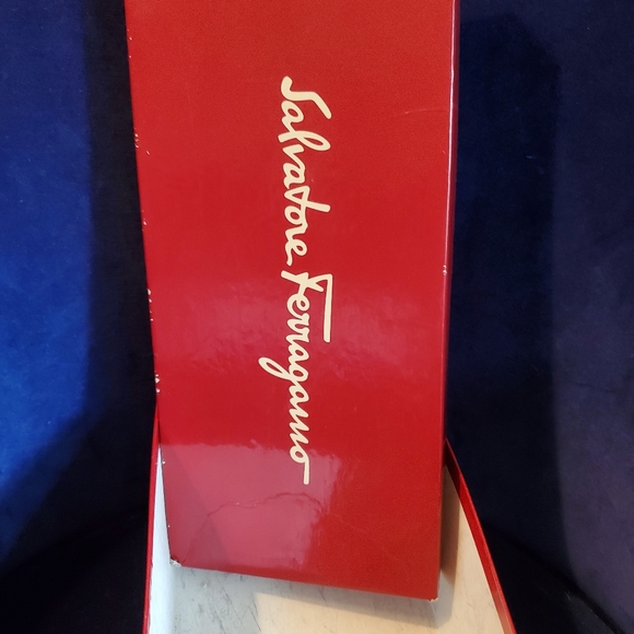 Salvatore Farragamos Black Pumps - Picture 3 of 8